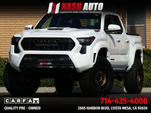 Used 2025 Toyota Tacoma TRD Sport AWD/4WD image 4