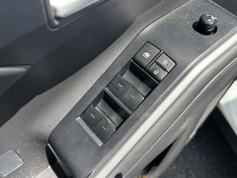 Used 2023 Toyota Highlander XLE AWD/4WD image 16