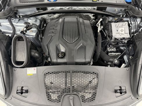 Certified 2022 Porsche Macan image 56
