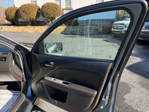 Used 2012 Ford Fusion SEL image 18