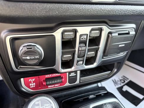 Used 2024 Jeep Wrangler Unlimited AWD/4WD image 20