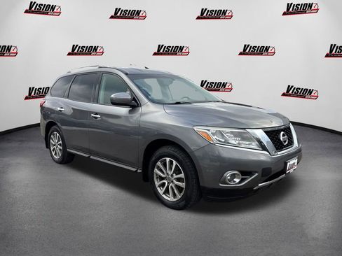 Used 2016 Nissan Pathfinder SV image 3