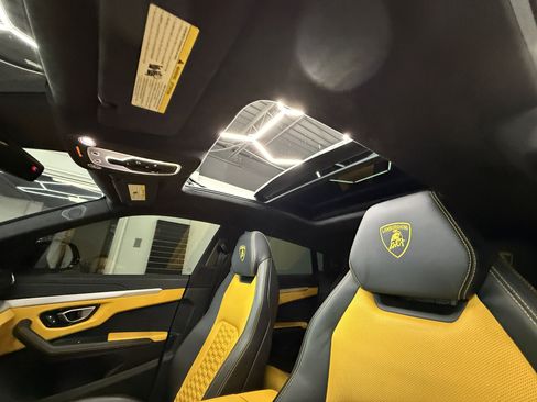 Used 2019 Lamborghini Urus AWD/4WD image 11