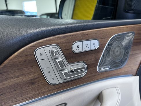 Used 2020 Mercedes-Benz GLS 450 4MATIC image 25