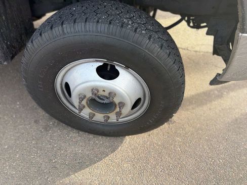 Used 2005 Ford F350 4x4 Regular Cab DRW Super Duty image 10