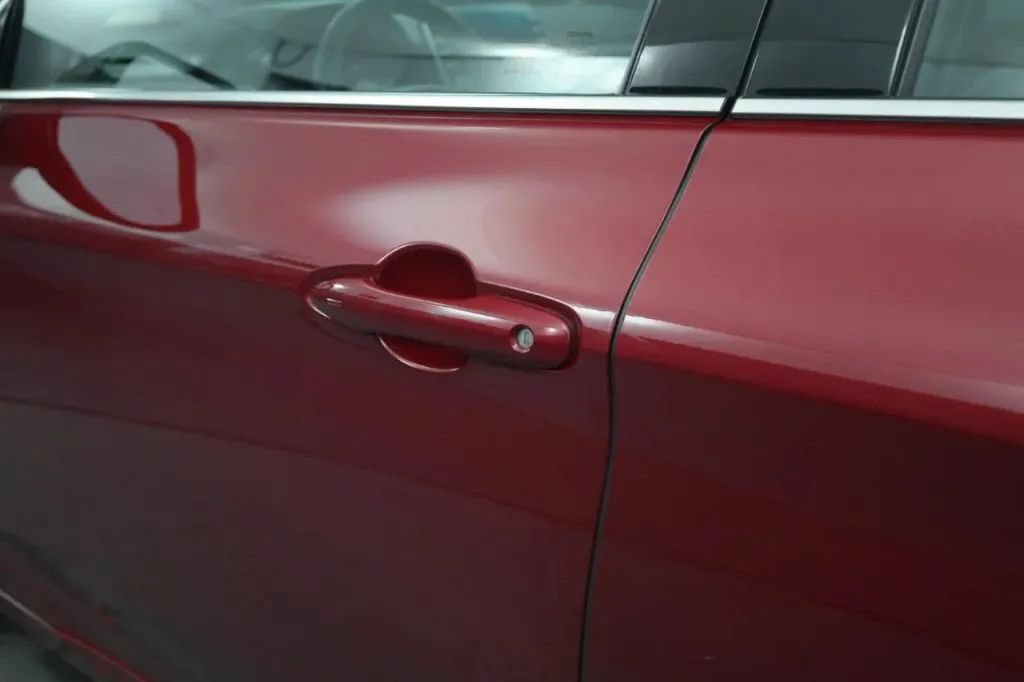 Used 2019 Toyota Avalon XSE w/ All Weather Liner Package FWD image 15