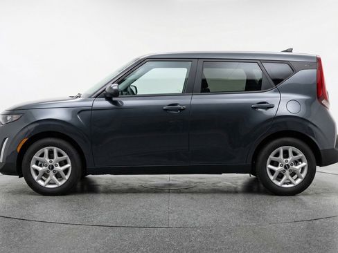 Used 2025 Kia Soul LX w/ LX Technology Package FWD image 5