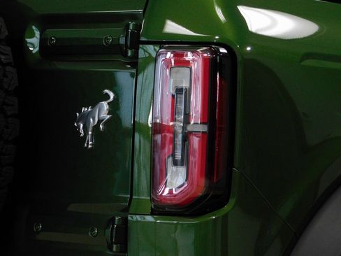 Used 2024 Ford Bronco Badlands image 87