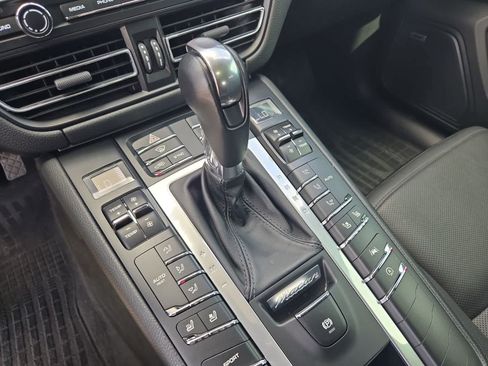 Used 2020 Porsche Macan AWD/4WD image 32