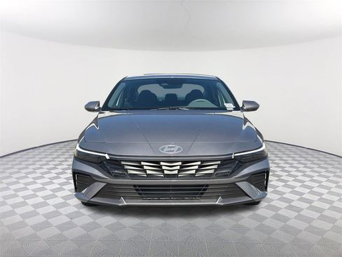 New 2026 Hyundai Elantra SE image 2