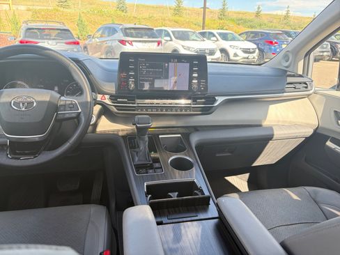 Used 2021 Toyota Sienna Limited AWD/4WD image 19