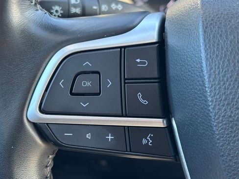 Used 2024 Toyota Highlander XLE image 28