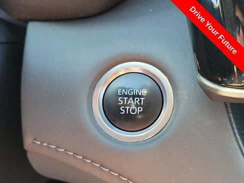 Used 2024 Toyota Highlander XLE FWD image 12