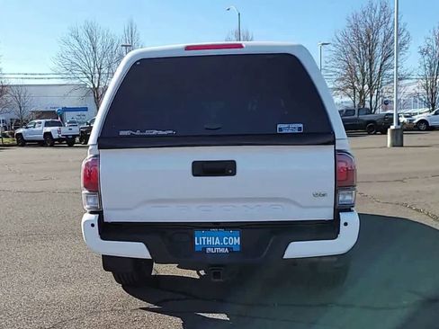 Used 2022 Toyota Tacoma TRD Off-Road w/ TRD Premium Off Road Package image 7