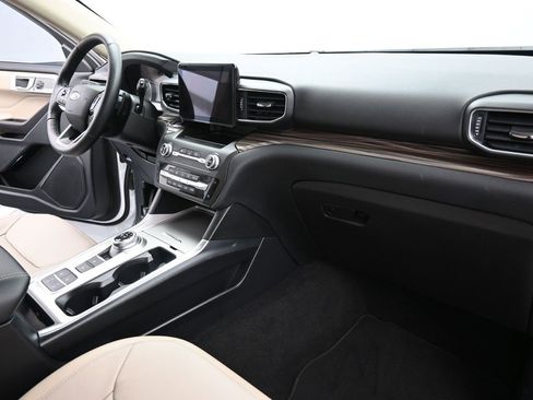 Used 2020 Ford Explorer Limited image 26