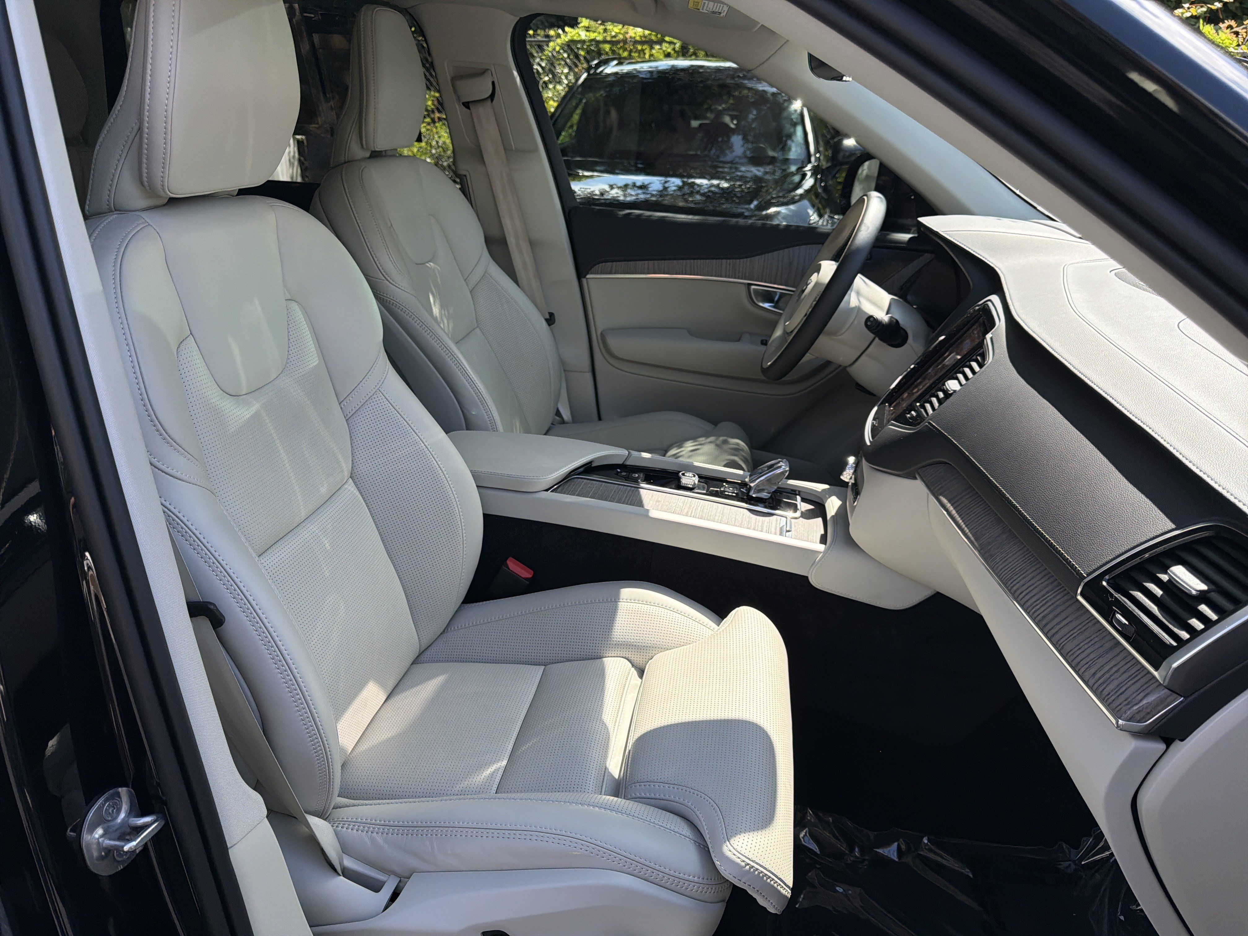 Certified 2024 Volvo XC90 T8 Ultimate w/ Protection Package Premier AWD/4WD image 35