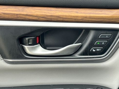 Used 2017 Honda CR-V Touring image 13