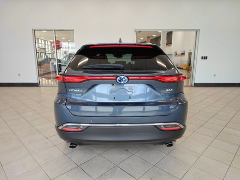 Used 2023 Toyota Venza XLE AWD/4WD image 4