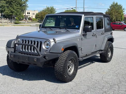 Used 2017 Jeep Wrangler Unlimited Sport w/ Quick Order Package 24S AWD/4WD image 4