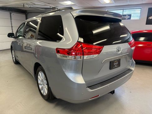 Used 2014 Toyota Sienna Limited image 4