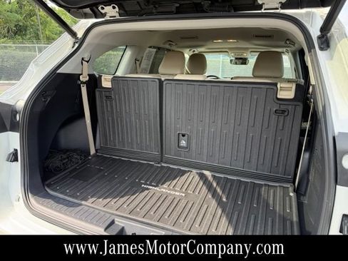 Used 2021 Toyota Highlander XLE AWD/4WD image 22