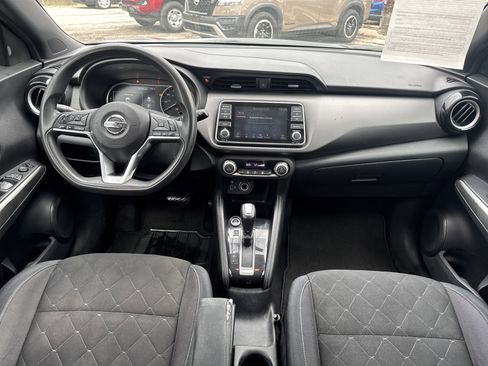 Used 2018 Nissan Kicks SV FWD image 10