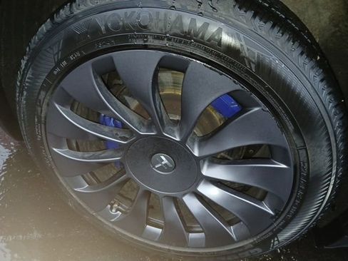 Used 2017 Tesla Model X 75D image 23