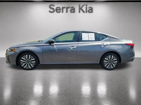 Used 2024 Nissan Altima 2.5 SV FWD image 2