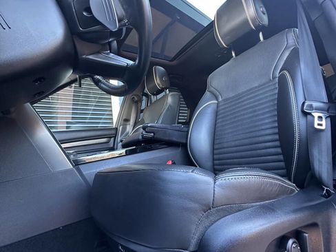 Used 2017 Land Rover Discovery HSE image 25