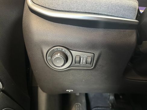 Certified 2022 Jeep Compass Latitude w/ Sun and Sound Group image 21