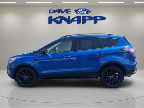 Used 2018 Ford Escape SE w/ SE Sport Appearance Package FWD image 4