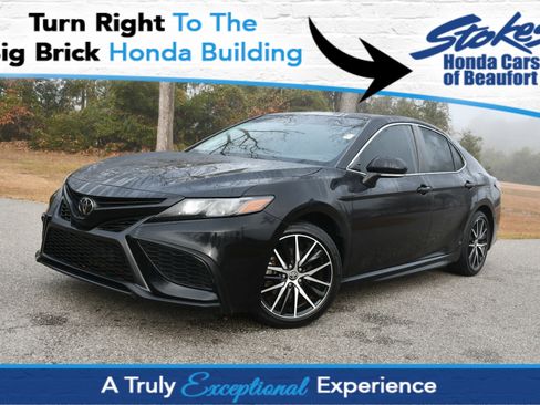 Used 2022 Toyota Camry SE image 1