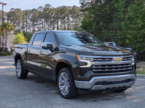 Used 2023 Chevrolet Silverado 1500 LTZ w/ LTZ Premium Package image 3