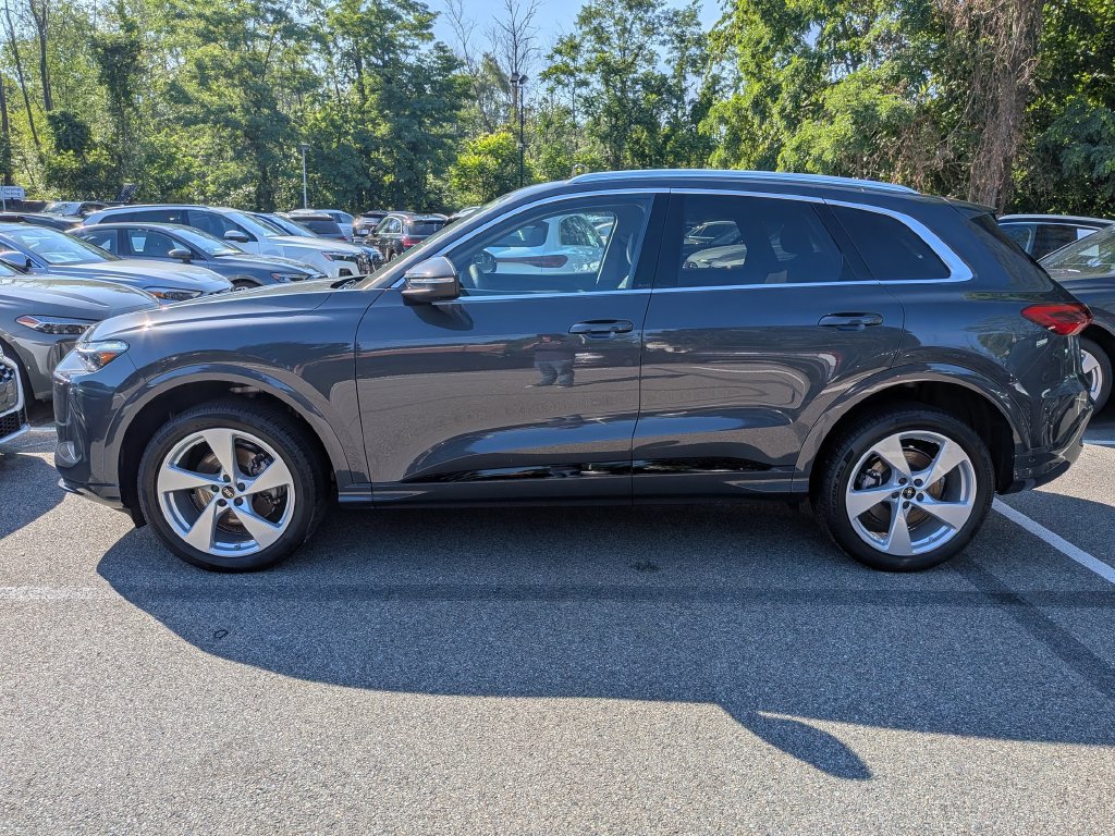Used 2025 Audi Q5 Premium Plus w/ Premium Plus AWD/4WD image 6