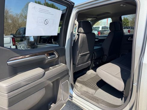 New 2026 GMC Sierra 1500 SLE w/ Preferred Package image 11