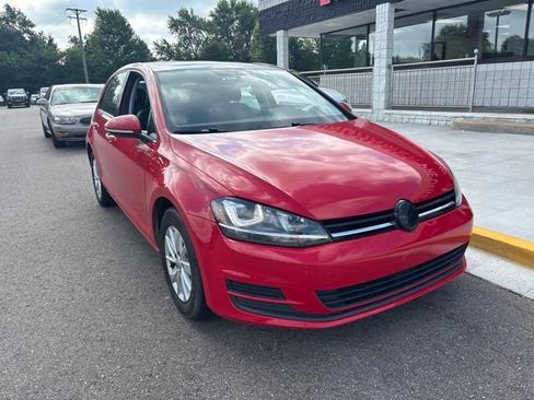 Used 2015 Volkswagen Golf 4-Door FWD image 4