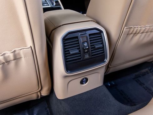 Certified 2025 Porsche Macan image 41