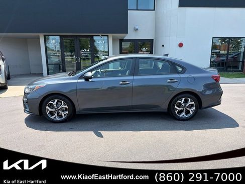 Used 2023 Kia Forte GT-Line w/ GT-Line Premium Package FWD image 2
