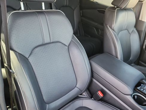 Used 2025 Honda Pilot Elite image 17