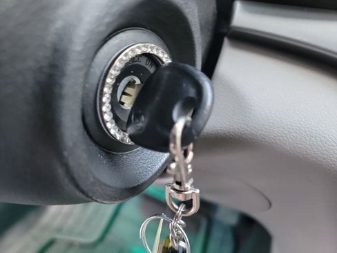 Used 2017 Hyundai Elantra SE image 23