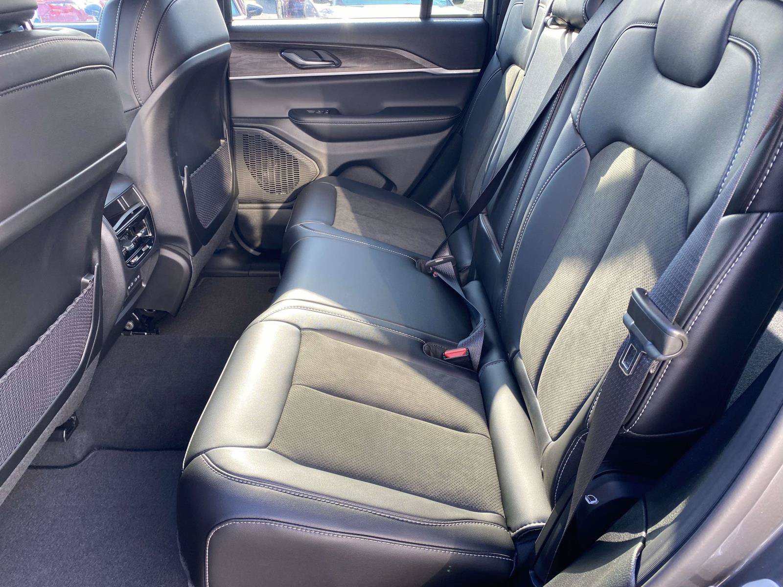 New 2026 Jeep Grand Cherokee Altitude AWD/4WD image 11