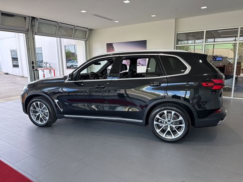 New 2026 BMW X5 xDrive40i w/ Climate Comfort Package image 5