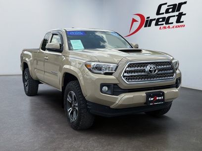 Used 2017 Toyota Tacoma TRD Sport w/ Tow Package (A/T)