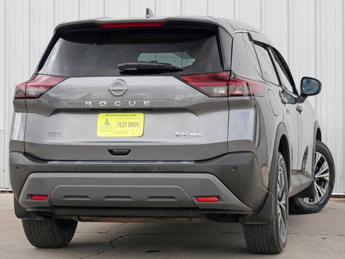 Used 2022 Nissan Rogue SV image 4