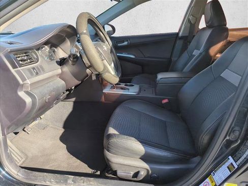 Used 2014 Toyota Camry SE image 12