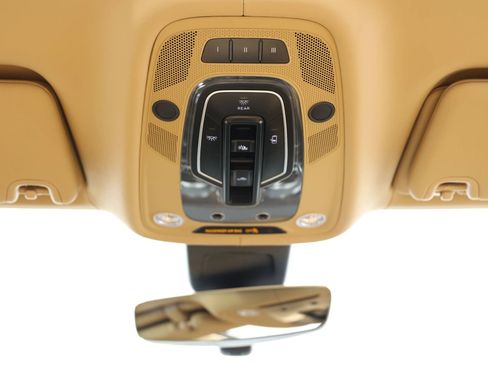 Used 2018 Bentley Bentayga AWD/4WD image 49