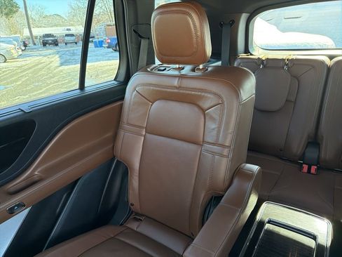 Used 2022 Lincoln Aviator Reserve w/ Equipment Group 201A image 16