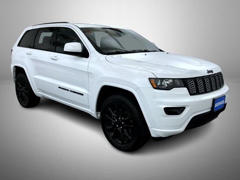 Certified 2022 Jeep Grand Cherokee Laredo X AWD/4WD image 3