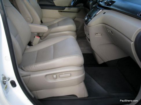 Used 2014 Honda Odyssey Touring Elite image 18
