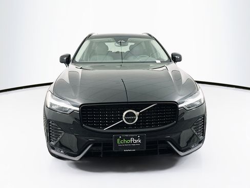 Used 2025 Volvo XC60 B5 Plus image 2